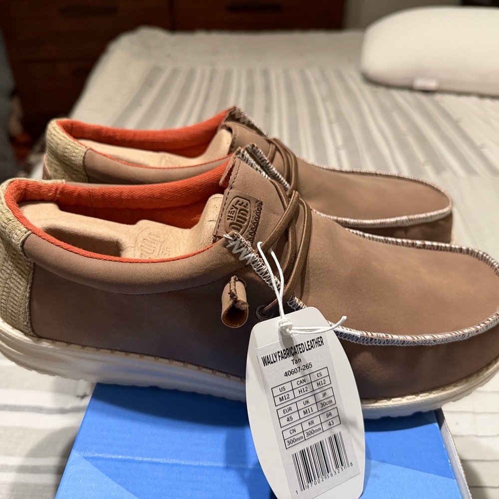 Hey Dude Men's Tan/Brown Lightweight - Picture 2 of 4